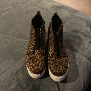 Arizona Lucy size 10 Leopard booties